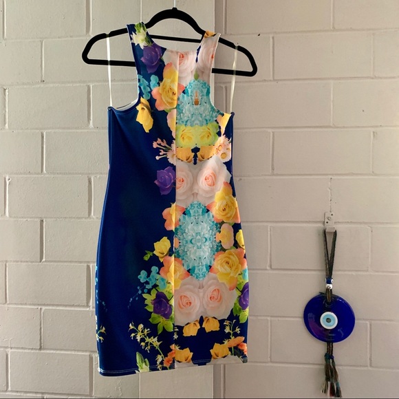 Solemia Graphic Body Con Floral Print Dress - Picture 5 of 5